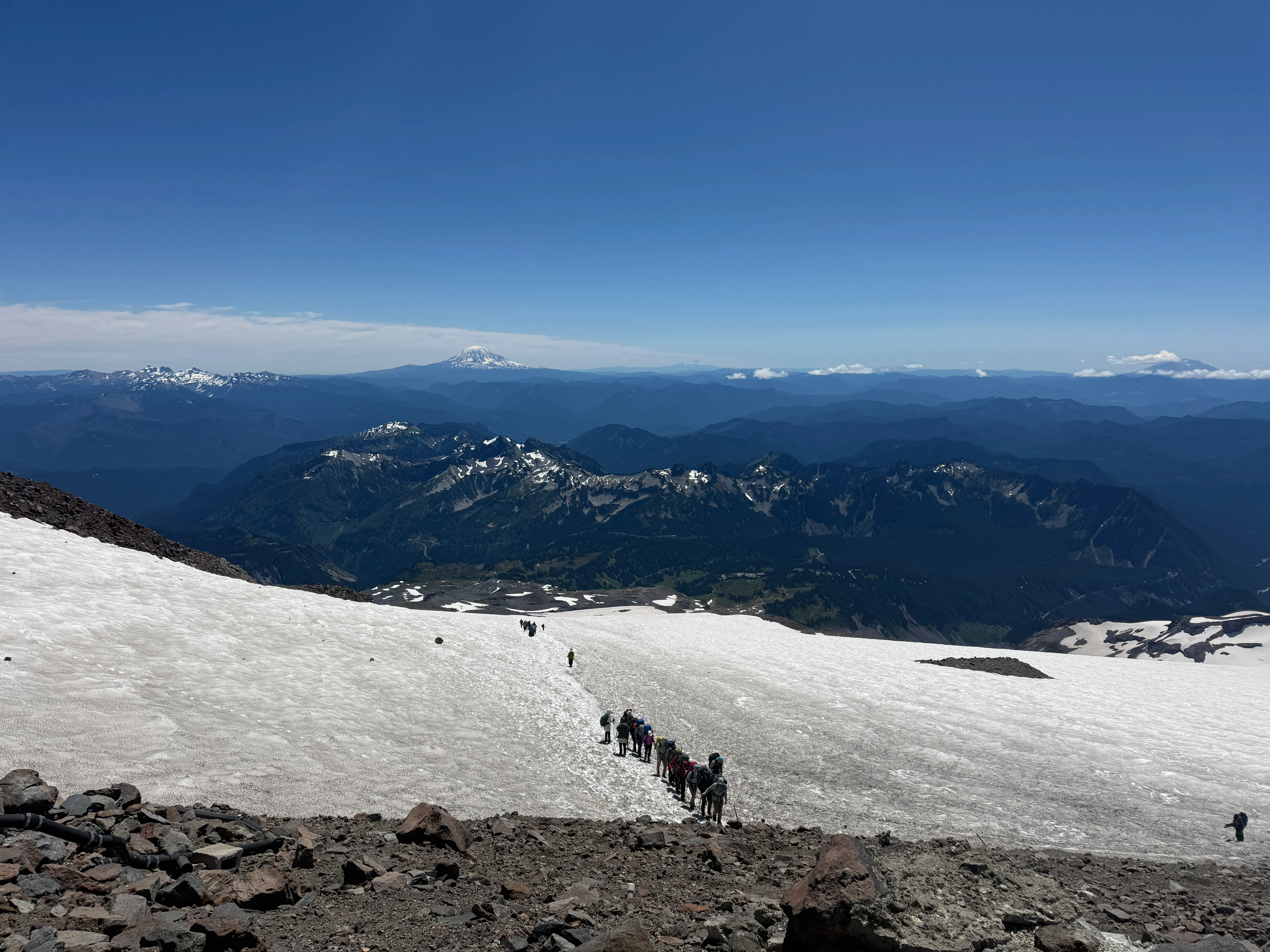 Big groups arriving at Camp Muir
