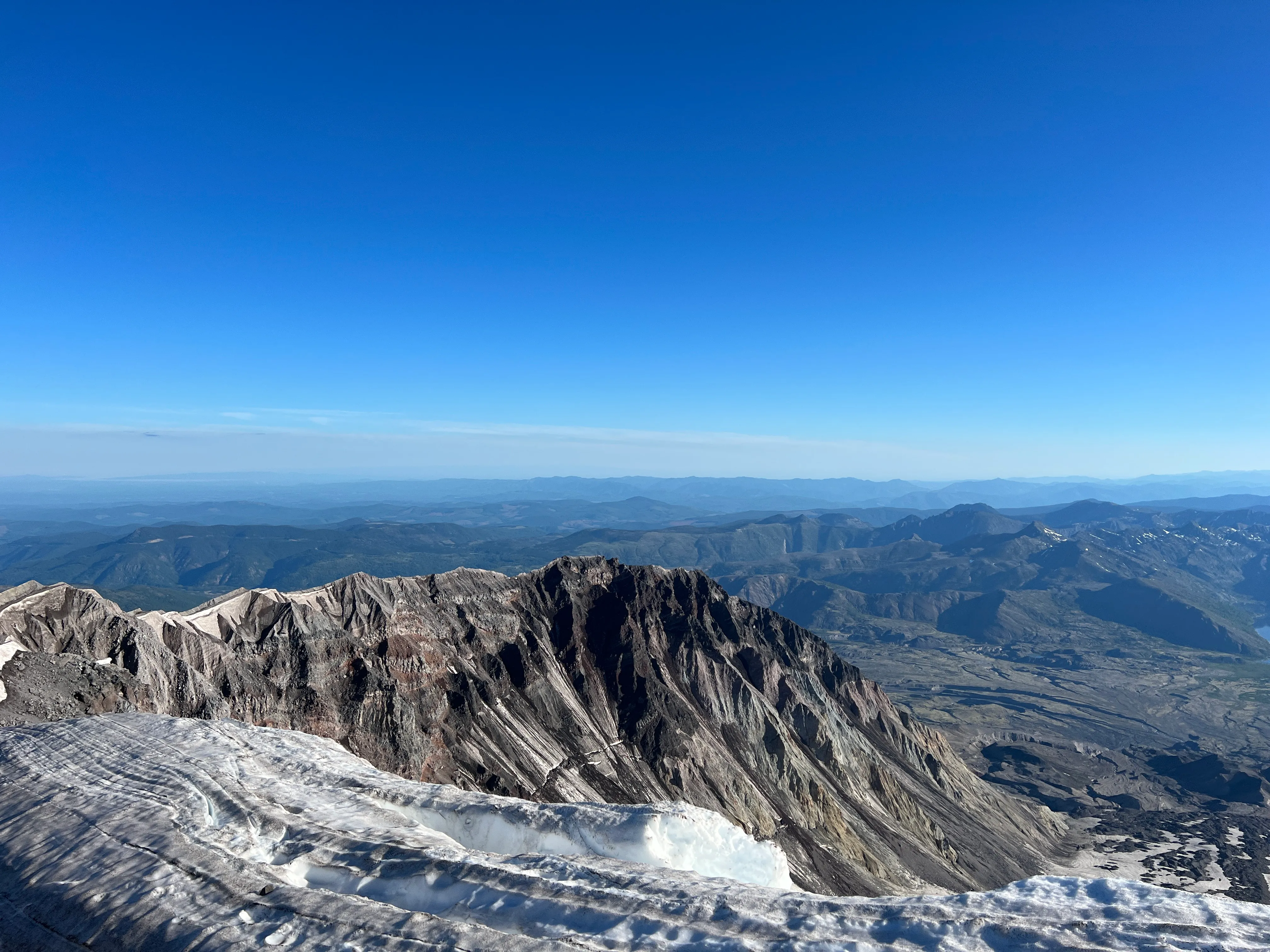 A closer look into the Mount St. Helens crater from the rim