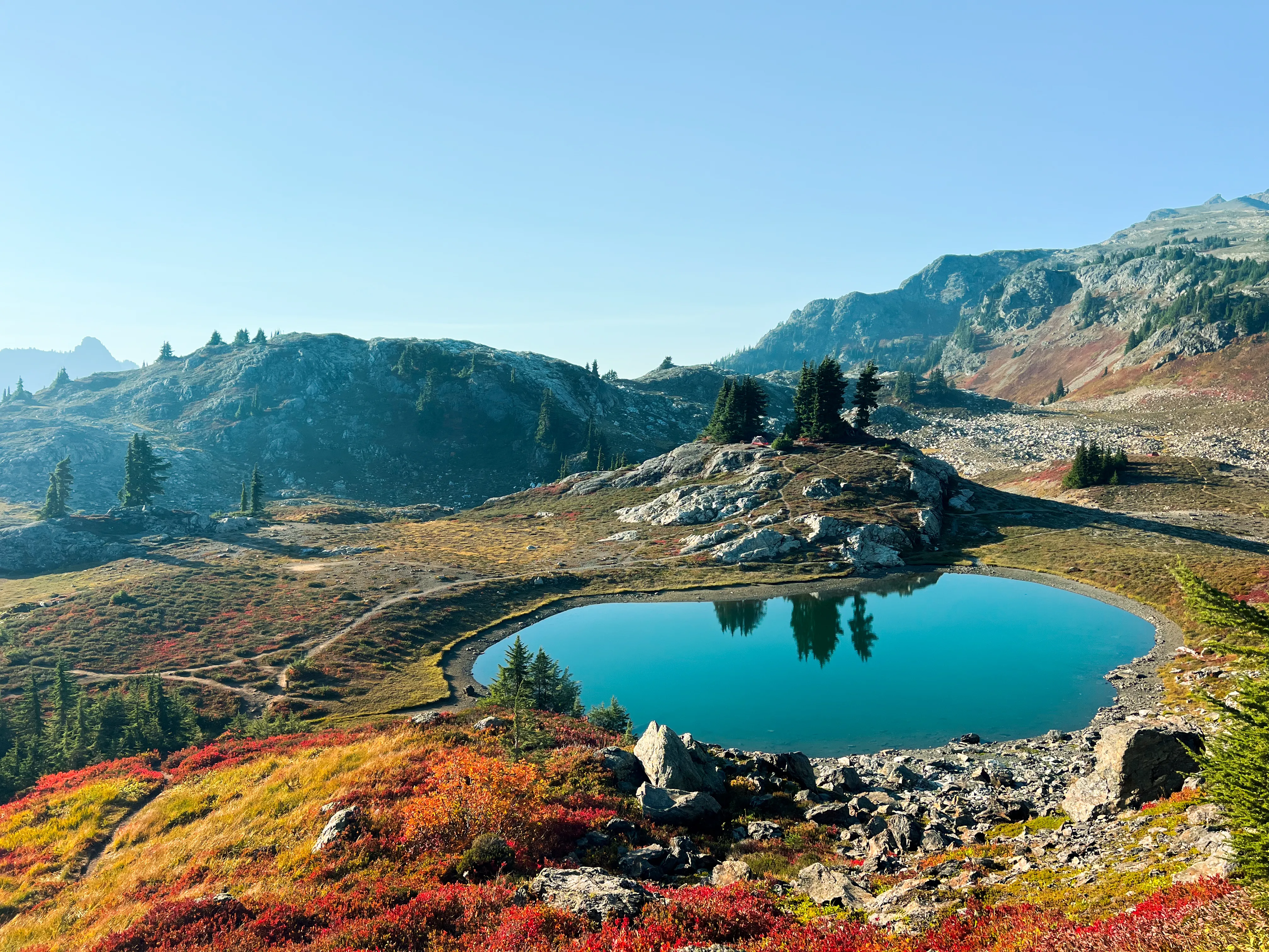 One of the alpine lakes along the trail